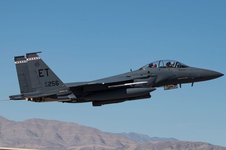 F-15EX et Shipbuilding Wagin Big dans Boost de financement de la défense de 150 milliards de dollars