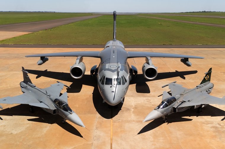 Le C-390 Millennium d’Embraer et le Gripen E de Saab terminent leur campagne d’essais de ravitaillement en vol Le C-390 Millennium d’Embraer et le Gripen E de Saab terminent leur campagne d’essais de ravitaillement en vol