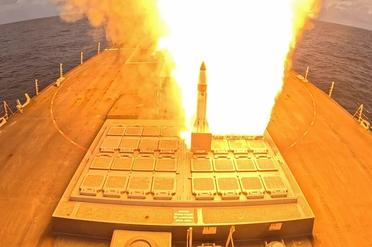 L’US Navy recherche des fournisseurs de logiciels d’IA pour renforcer sa défense aérienne et antimissile