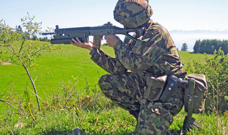 Switzerland eyes new soldier kit, retires artillery
