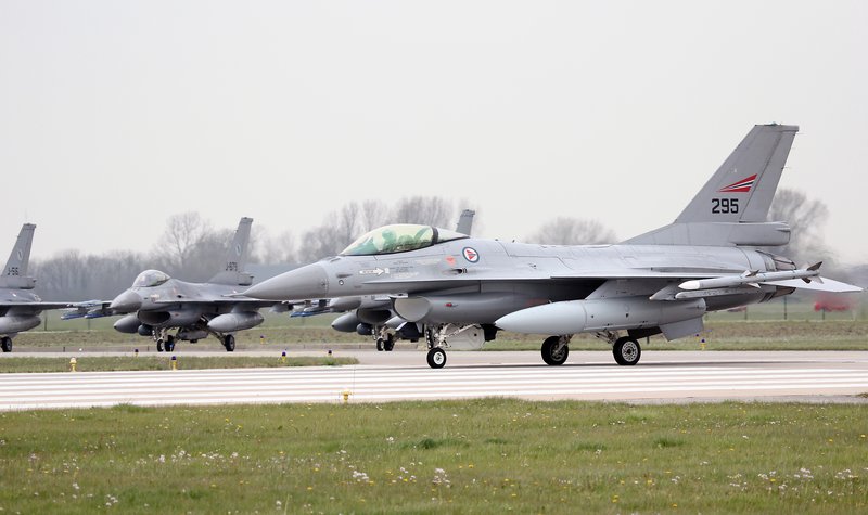 Norway to explore options for training Ukrainian F-16 pilots