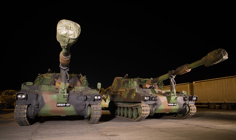 Latvia receives first Austrian howitzers