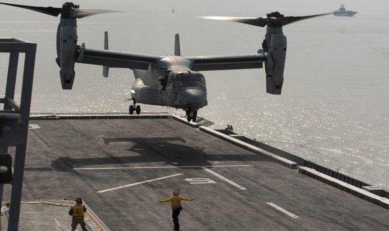 USMC Osprey lands on Korean amphibious ship