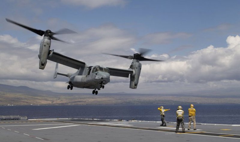 USMC Osprey lands on HMAS Canberra