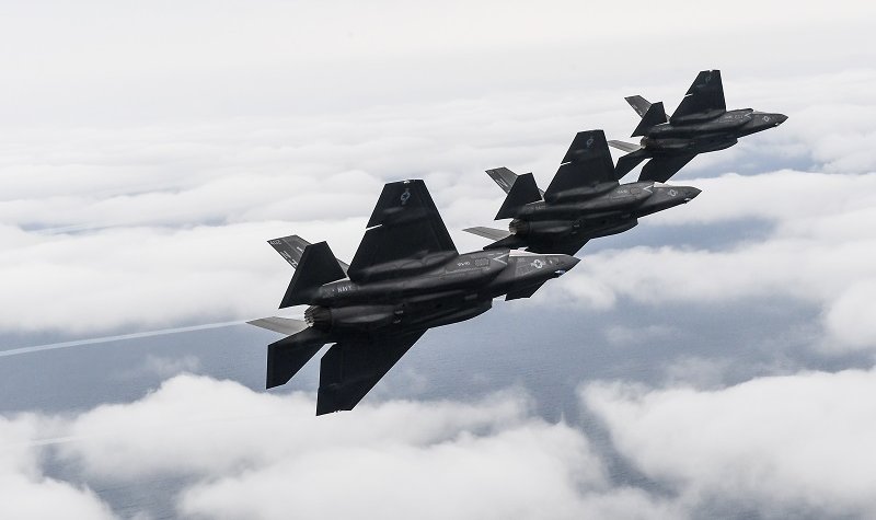 Singapore to buy four F-35s, with option for eight more