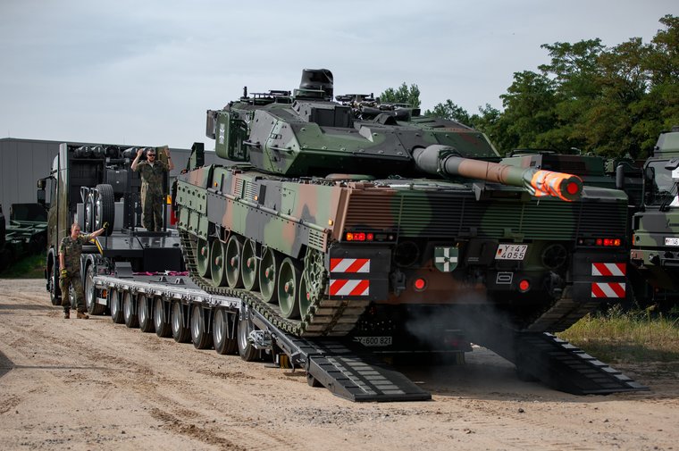 Rheinmetall liefert Feldlazarett in die Ukraine, Panzermunition nach Deutschland