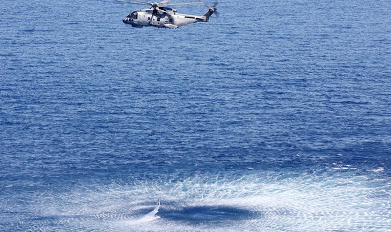 UK’s HMS Ocean trains in ASW exercise