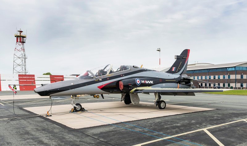 Qatar boosts Hawk trainer purchase