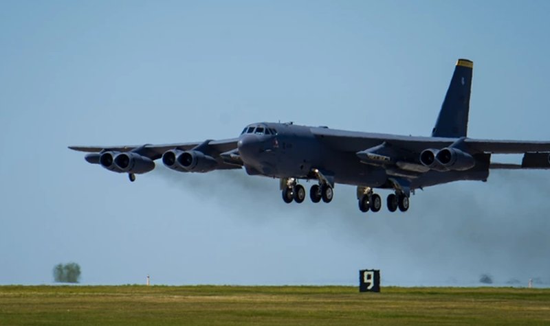 US Air Force glimpses future of BLoS communication for B-52s