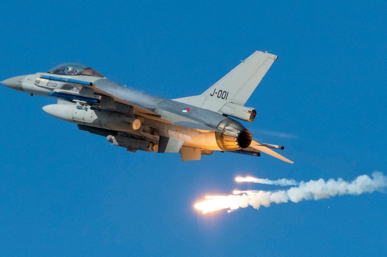 US greenlights NATO F-16s for Ukraine but jets excluded from current counter offensive - Vimarsana News