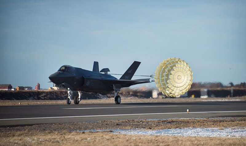 Norway tests F-35 drag chute