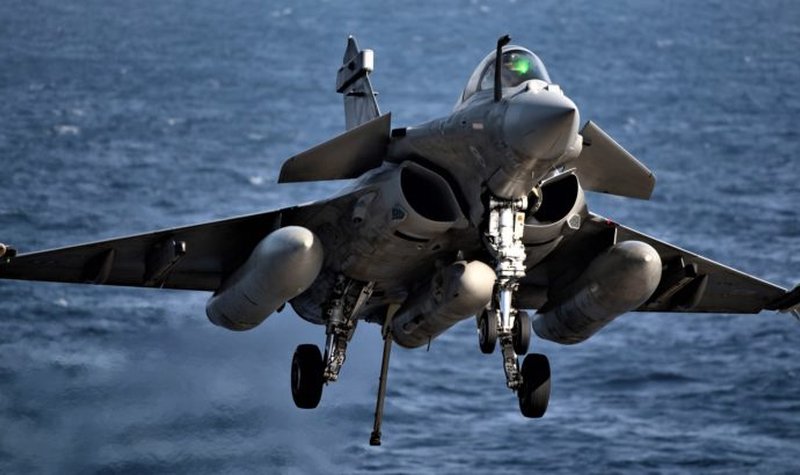 Can Boeing's Super Hornet pull off a surprise victory in the Indian Navy's fighter jet competition?