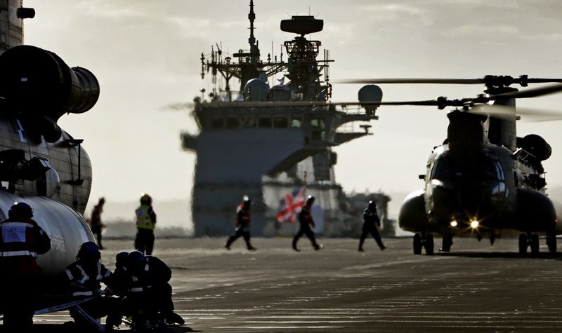 HMS Queen Elizabeth completes helo trials
