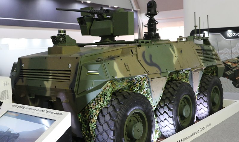 ADEX 2017: Hanwha Techwin grows giant UGV
