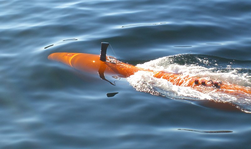 India gives Hugin an underwater embrace