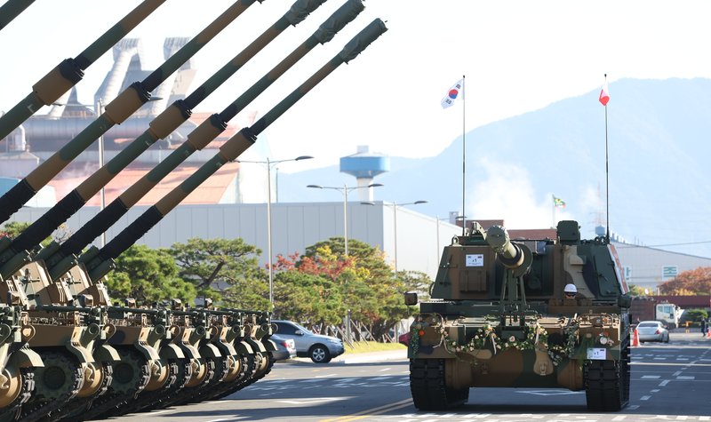 Hanwha sends first K9 howitzers to Poland