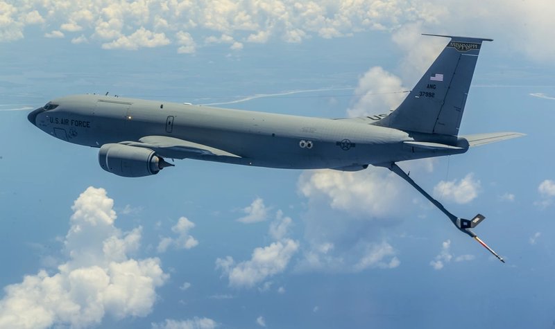 Boeing gains another year of Stratotanker support