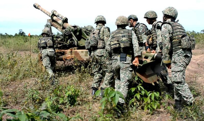 Malaysia fires up new French howitzers
