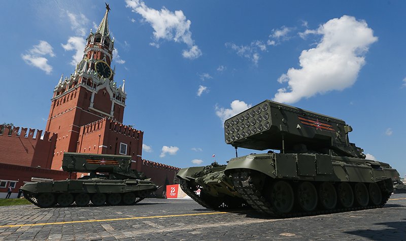 PODCAST: Russia lifts the veil on new military equipment and the tracks versus wheels debate
