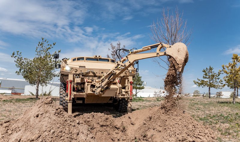 FNSS demos Pars III 8x8 engineering vehicle