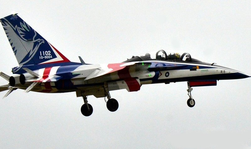 Taiwan demonstrates T-5 advanced jet trainer
