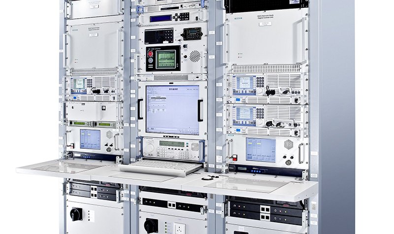Australian AOR vessels receive software-defined radios