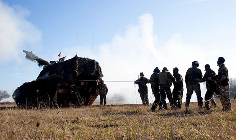 PzH 2000 training underlines close Germany-Hungary ties