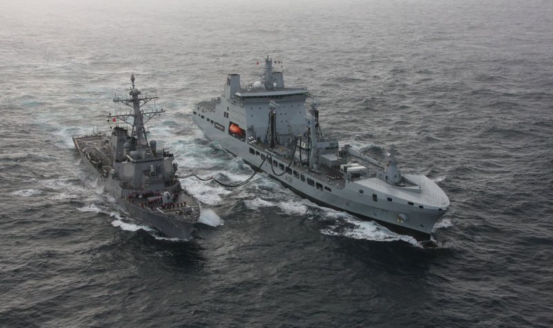 RFA Tidesurge replenishes US Navy destroyer
