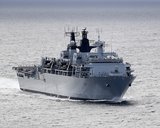 New UK support ships to go ahead, LPDs to remain in service