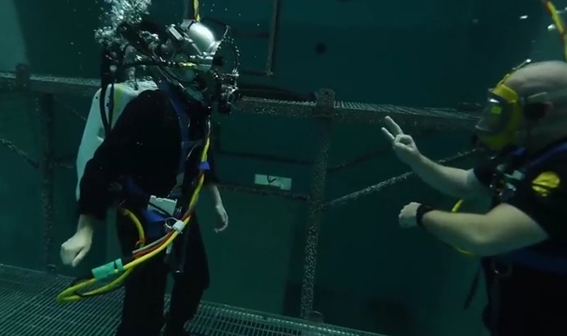 NSWC developing new rebreather for navy divers
