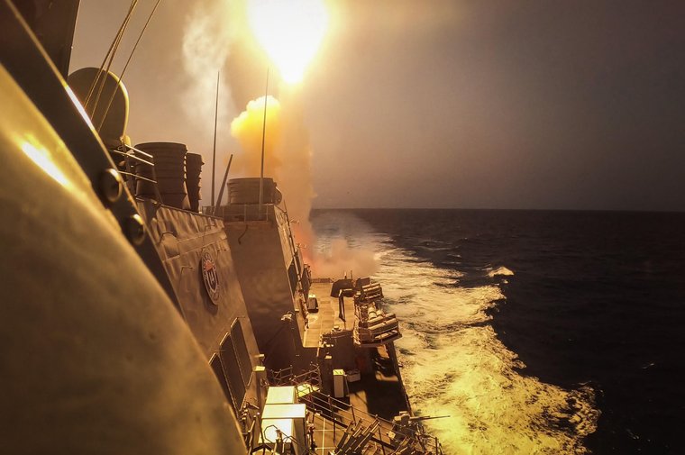 Houthi militants target US commercial and military vessels - Vimarsana News