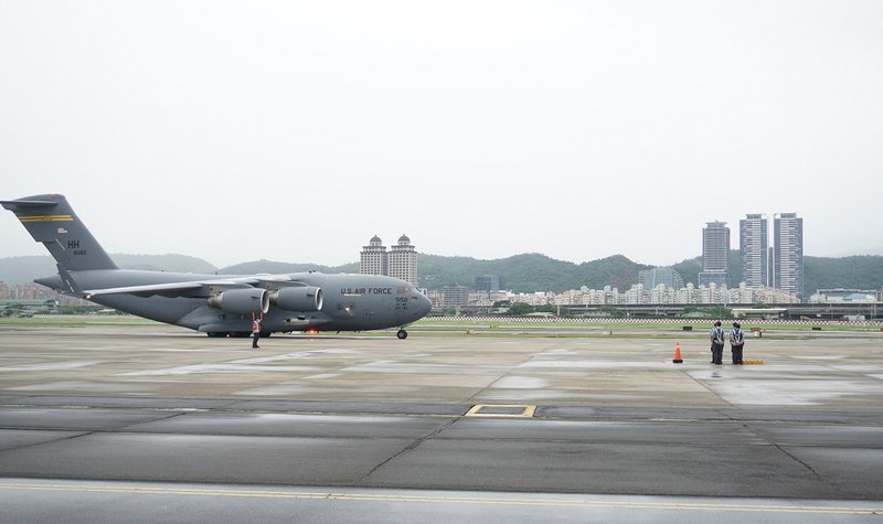 Taiwan to widen seven air force runways