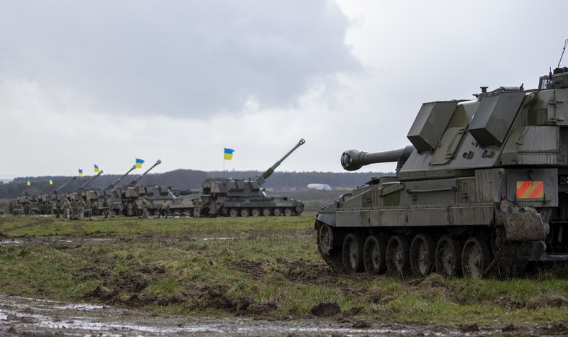 Ukrainian soldiers finalise AS90 Howitzer training in UK