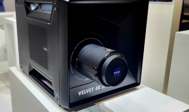 I/ITSEC 2024: Zeiss introduces Velvet 4K SIM projector for night flight simulation