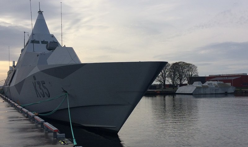 Stretched corvette design sketched by Saab