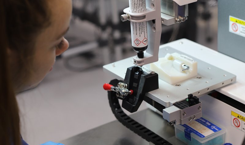 Vuzix to develop waveguide-based optics engine for defence applications