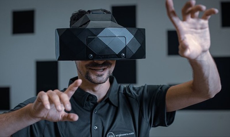 Vrgineers XTAL virtual reality headset goes wireless