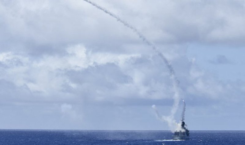 HMAS Ballarat fires at ex-USS Thatch