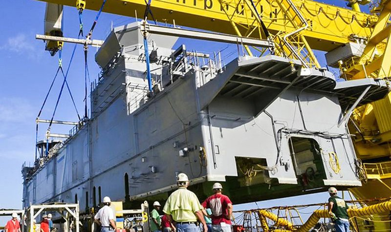 Ingalls installs deckhouse on LHA 7