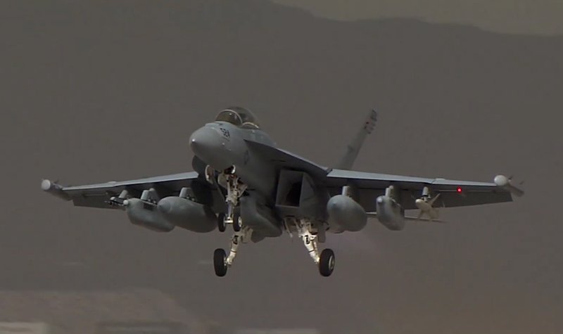 Next-generation Growler jammer development advances (Studio)