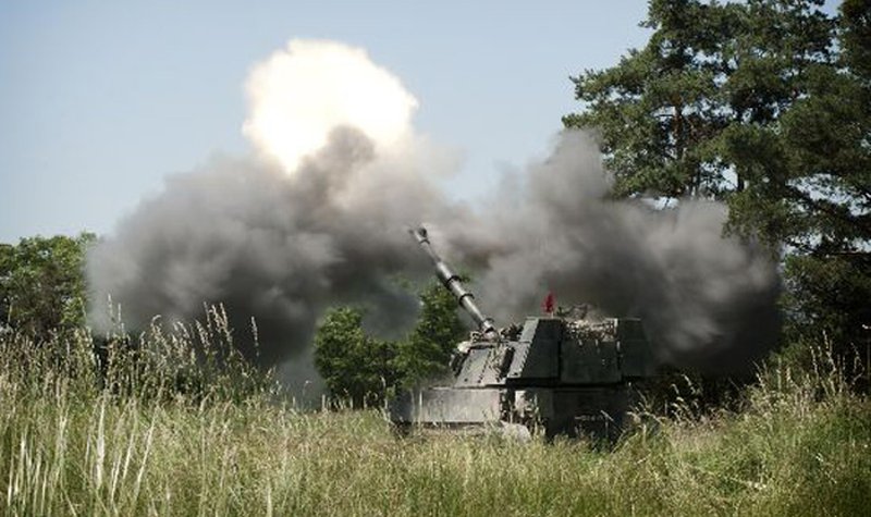 Latvia, Austria sign howitzer agreement