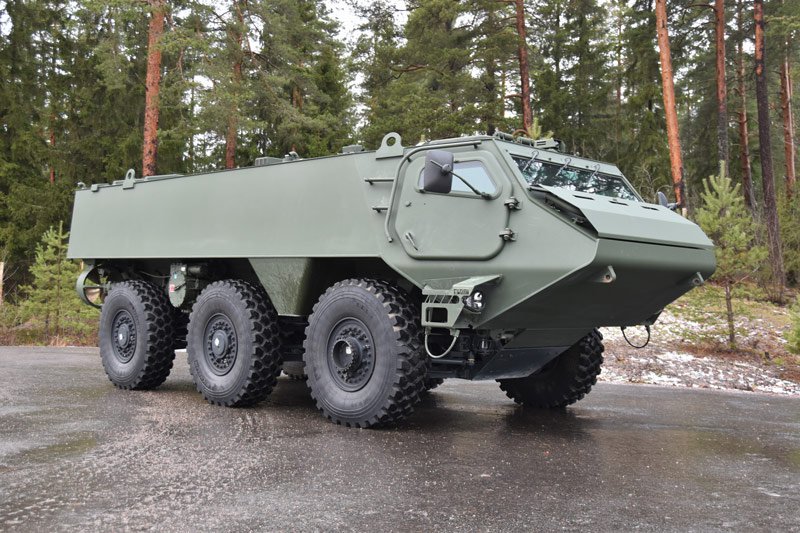 Latvija saņem savus pirmos Patria 6×6 transportlīdzekļus kopīgas programmas ar Somiju ietvaros