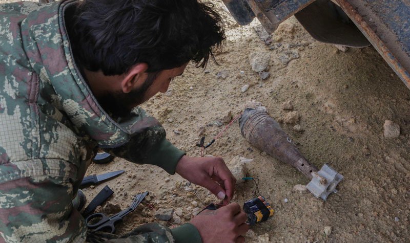 Air strikes kill nearly 200 in Syria enclave