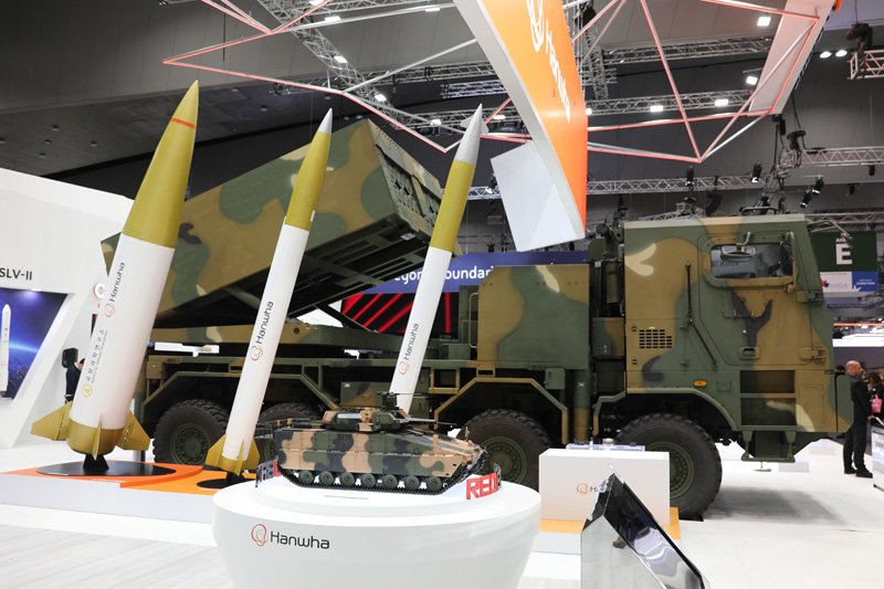 K239 Chunmoo multiple rocket launcher CTM-290 KTSSM-II tactical missile