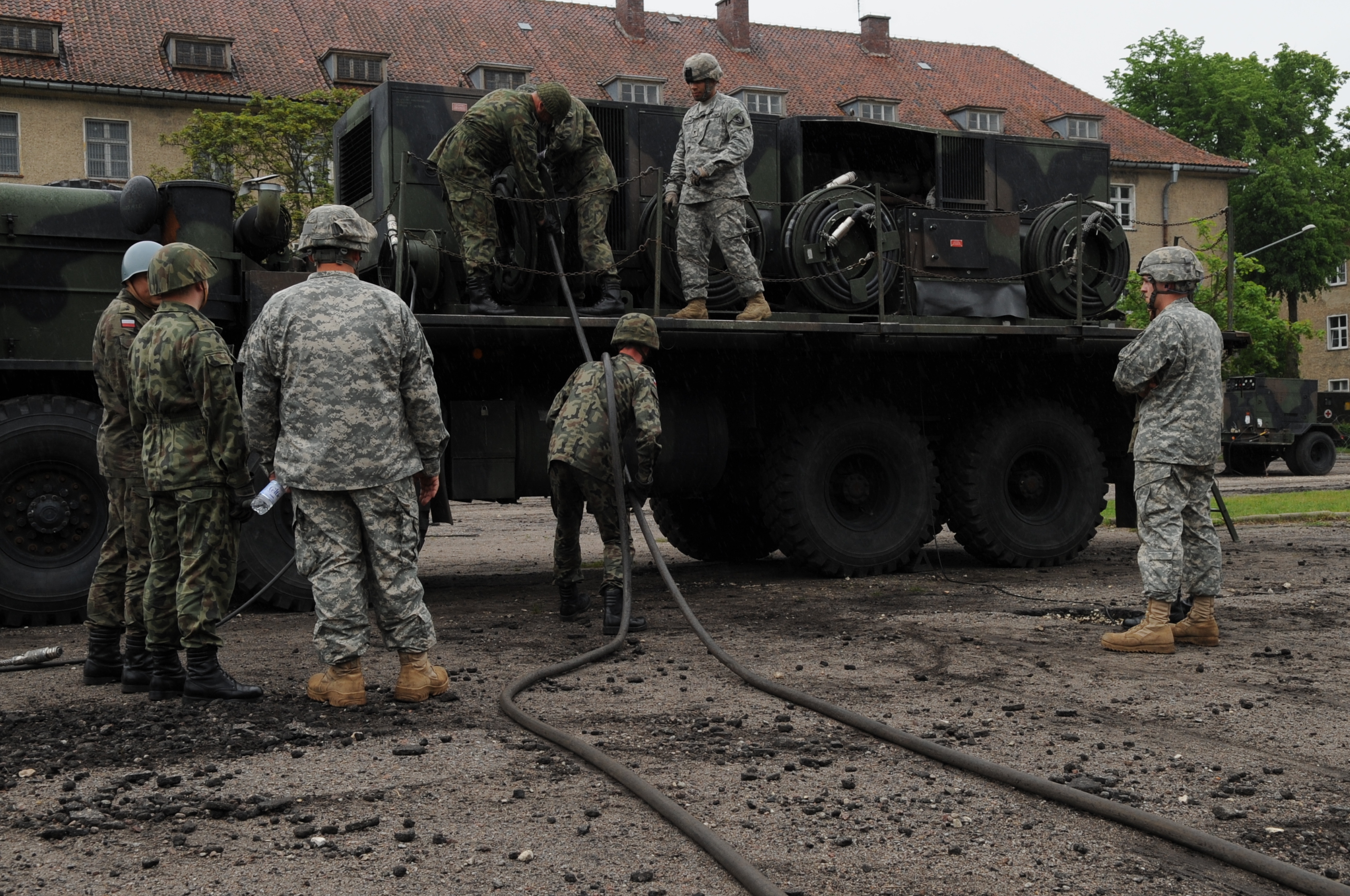 US Army soldiers familiarise members of the Polish military on how to conduct preventive maintenance on the Patriot missile system in Morag, Poland, in 2010. (US Army photo)